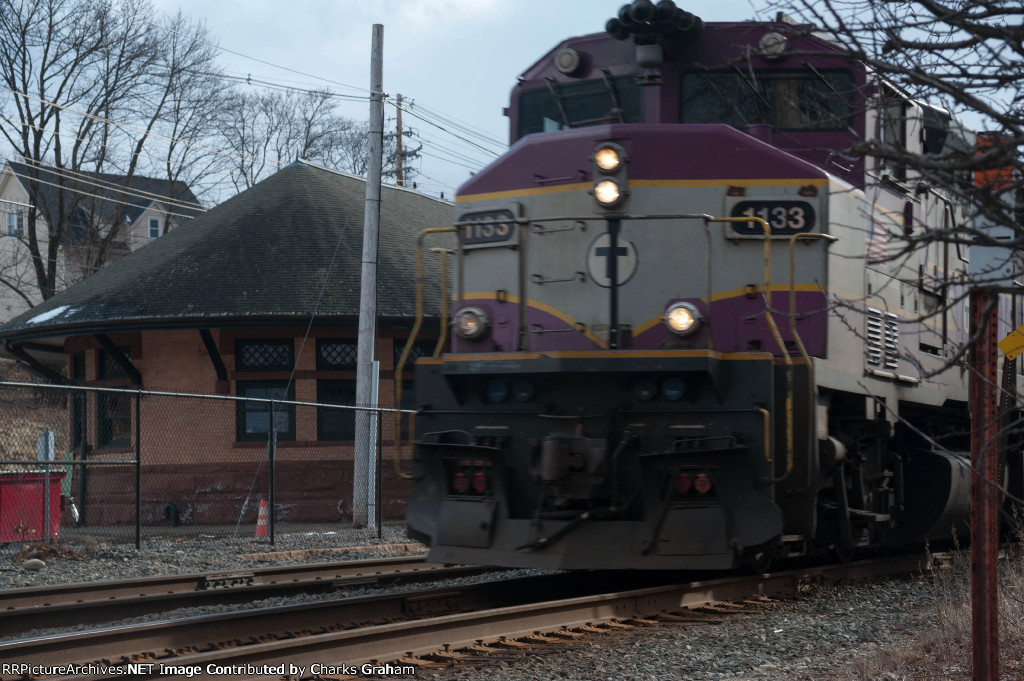 MBTA 1133 pulling into the station